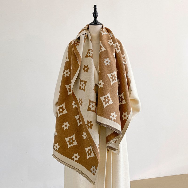 O1CN01xyMYcjMEWvD1chua_!!3434267849-0-cib Diamond-shaped floral double-sided jacquard faux cashmere scarf for women, shawl with tassel design, autumn and winter artistic outerwear - Image 1